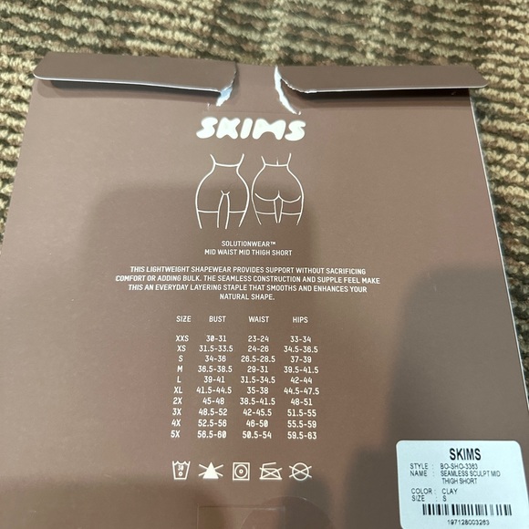 Skims Seamless Sculpt Shorts - Picture 4 of 4